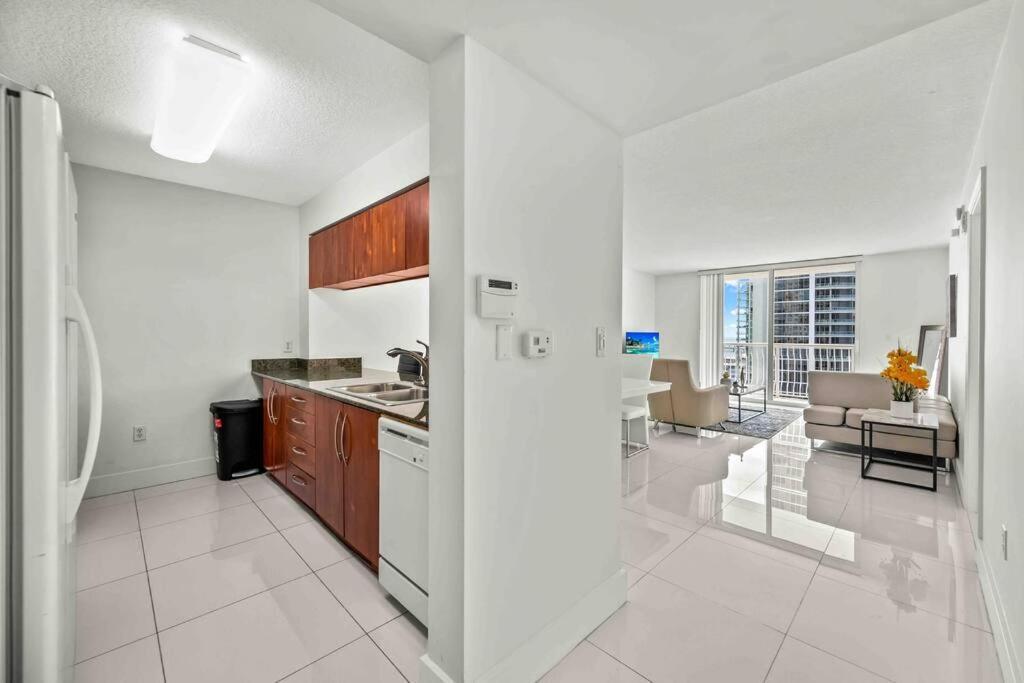 Luxurious 1 Bed Apartment In Brickell • Ocean View ميامي المظهر الخارجي الصورة